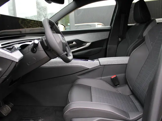 Peugeot 5008 1.2 Hybrid 136 Allure 2025 Hybride Benzine 11