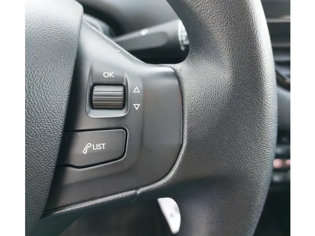 Peugeot 208 1.2 VTi Envy 2013 Benzine 18