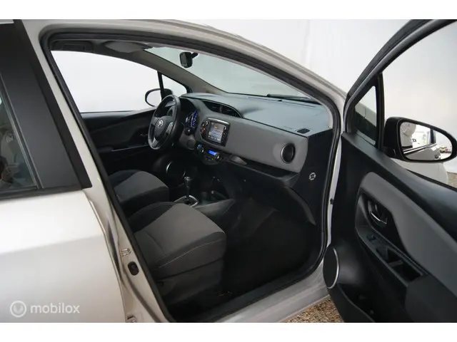 Toyota Yaris 1.5 Hybrid Trend 2016 Hybride Benzine 9