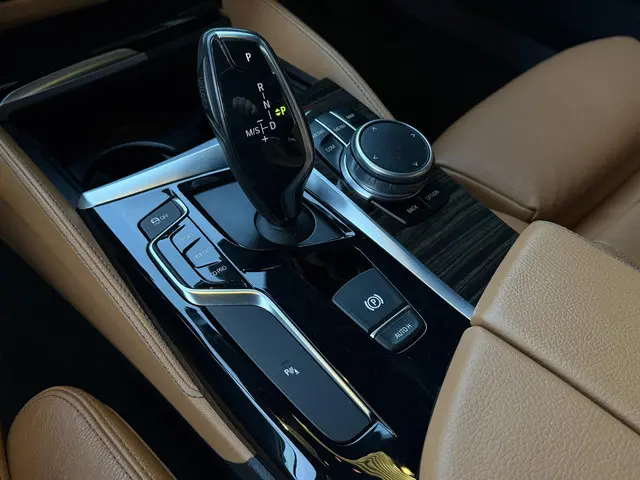 BMW 5 Serie Touring 520i High Executive 2018 Benzine 27