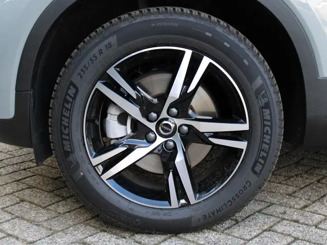 Volvo XC40 2.0 B4 Plus Dark 2024 Benzine 4