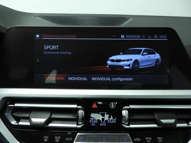 BMW 3 Serie Sedan 320i 2019 Benzine 24