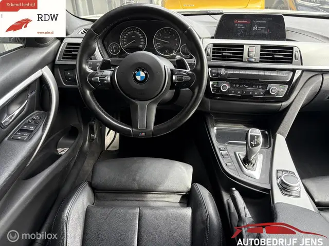 BMW 3 Serie Touring 320i M Sport Edition 2019 Benzine 3
