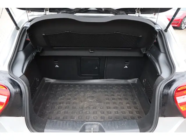 Mercedes-Benz A-Klasse 250 Sport Ambition 2014 Benzine 18