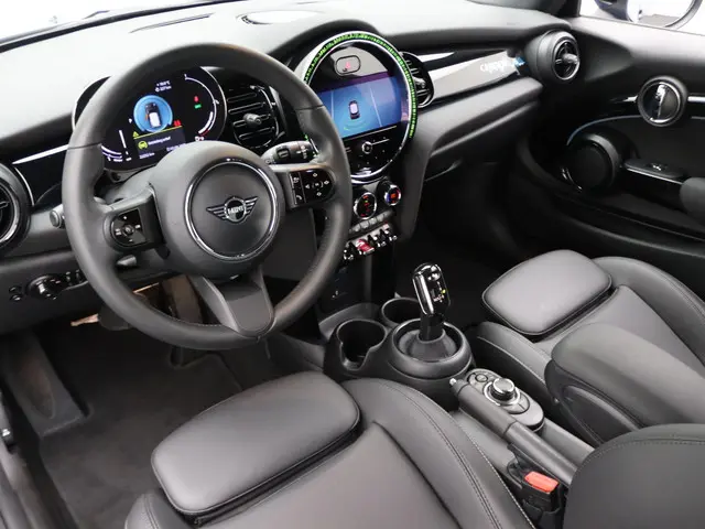 MINI 3-Deurs Cooper 2023 Benzine 10