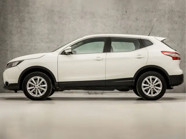 Nissan QASHQAI 1.2 Acenta Sport 2015 Benzine 2