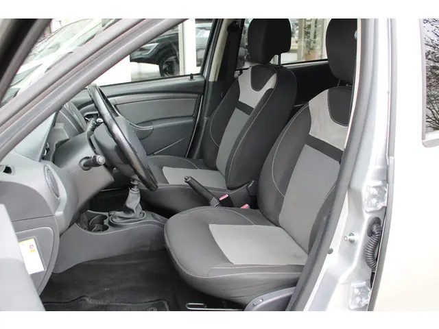 Dacia Duster 1.2 TCe 4x2 Blackshadow 2017 Benzine 27