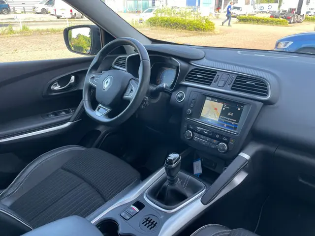 Renault Kadjar 1.2 TCe Bose / navigatie 2015 Benzine 9