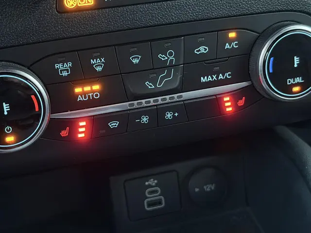 Ford Kuga 2.5 PHEV ST-Line X 2023 Hybride Benzine 17