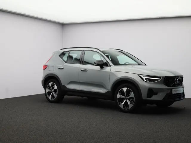 Volvo XC40 B4 197PK Plus Dark 2025 Benzine 24