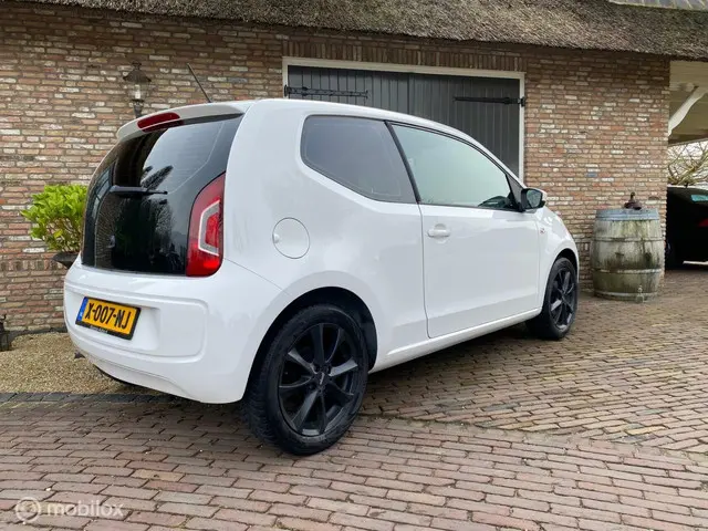 Volkswagen up! 1.0 move up! 2012 Benzine 5