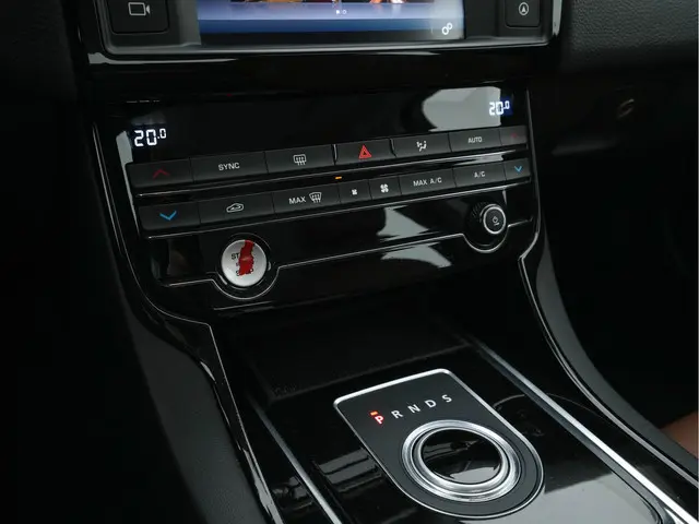 Jaguar XE 2.0 D Pure In-Control-Pack 2016 Diesel 13