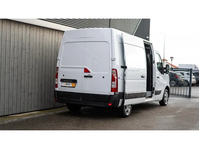 Renault Master T35 2.3 dCi 135 L2H2 Comfort 2022 Diesel 9