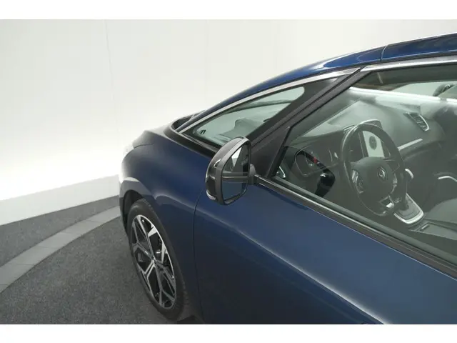 Renault Scénic TCe 140 EDC Bose 2021 Benzine 21