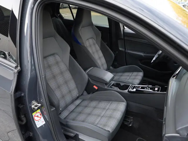 Volkswagen Golf GTE 2022 Hybride Benzine 27