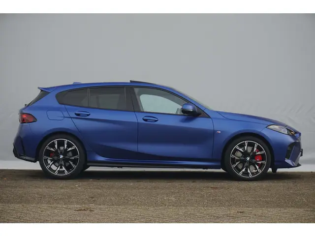 BMW 1 Serie 123 xDrive M Sport Pro 2025 Benzine 4