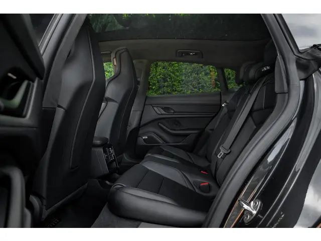 Porsche Taycan Sport Turismo GTS 2023 Elektrisch 8