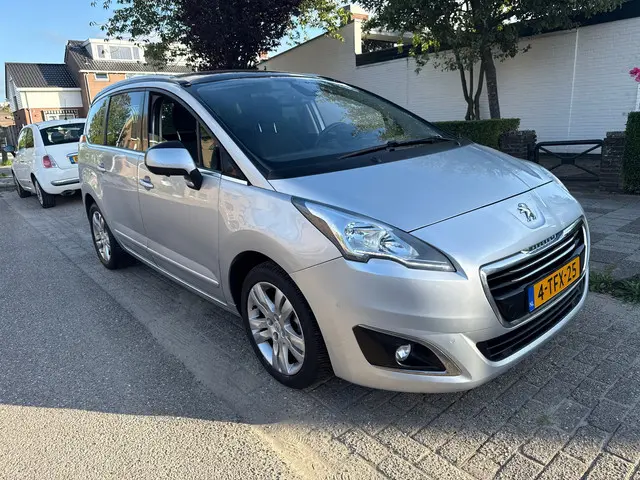 Peugeot 5008 1.6 THP Allure 7p. 2014 Benzine 3