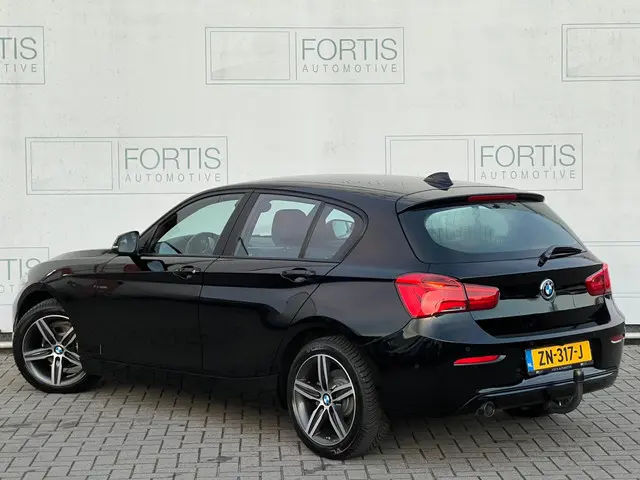 BMW 1 Serie 118i Sport Line Edition 2019 Benzine 3
