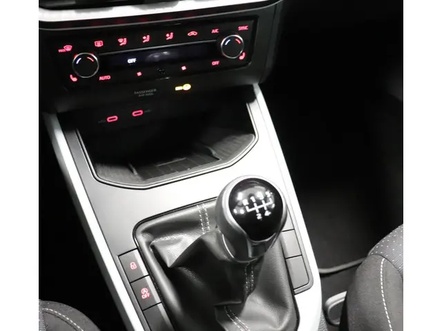 SEAT Arona 1.0 TSI Style Business Intense 2021 Benzine 17