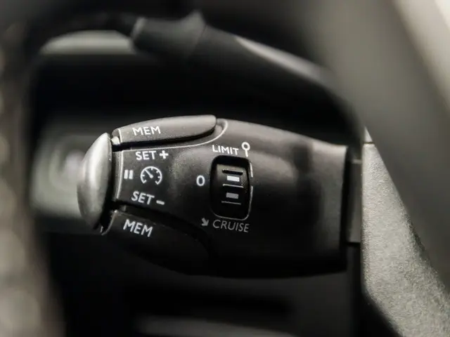 Peugeot 3008 1.2 PureTech Allure Sport 2019 Benzine 19