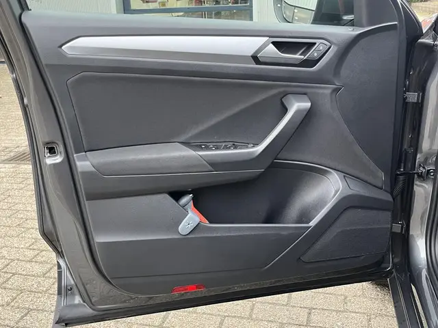 Volkswagen T-Roc 1.0 TSI Life 2023 Benzine 12