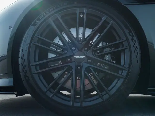 Aston Martin V8 Volante DB12 4.0 2024 Benzine 11