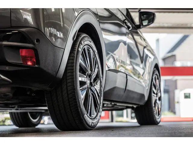 Peugeot 3008 1.6 HYbrid 225 GT 2023 Hybride Benzine 9