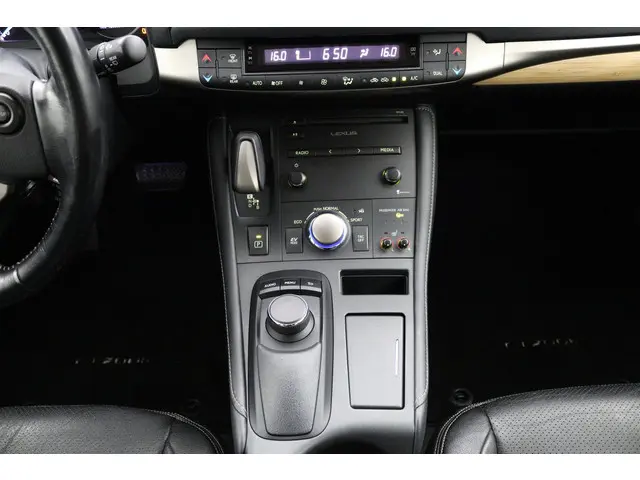 Lexus CT 200h 25th Edition 2015 Hybride Benzine 51