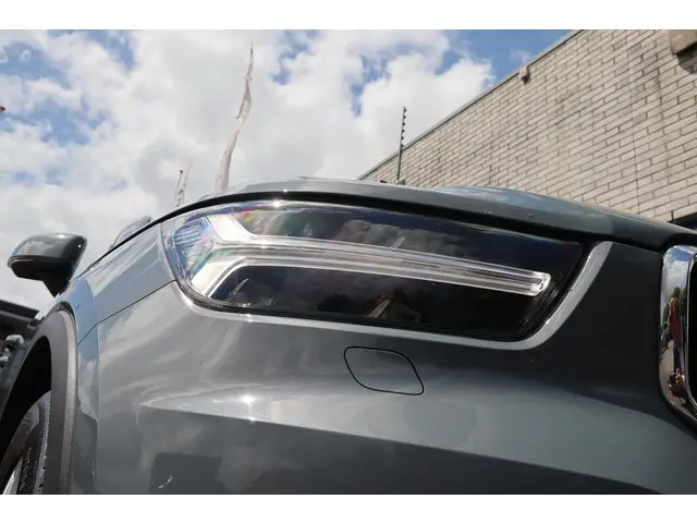 Volvo XC40 2.0 B4 Momentum Business 2022 Benzine 11