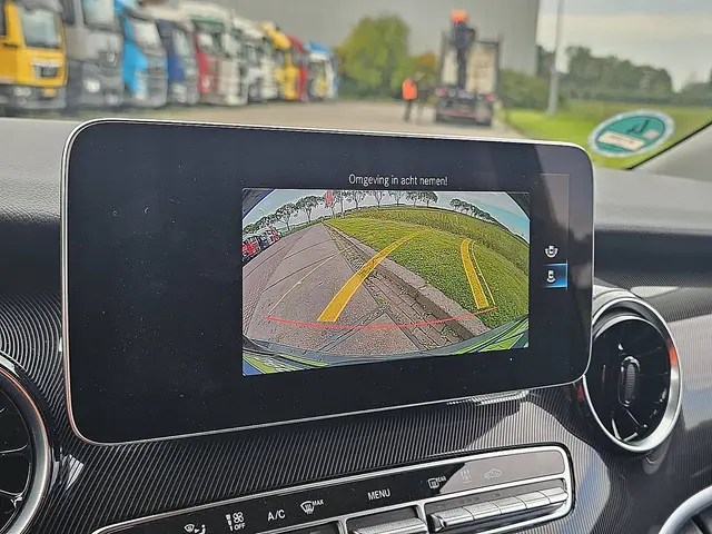 Mercedes-Benz EQV 300 2023 Elektrisch 28