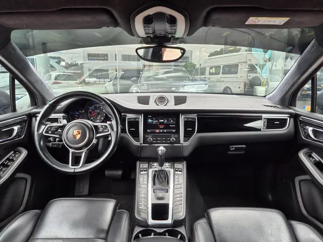 Porsche Macan 3