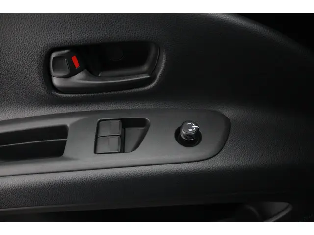 Toyota Aygo X Hybrid 115 play 2026 Hybride Benzine 26