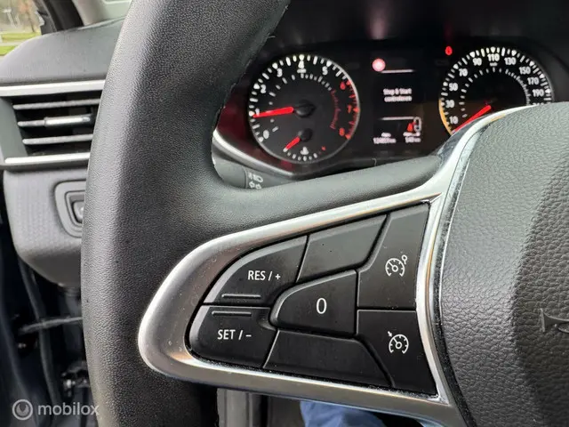 Renault Clio 1.0 TCe Zen 5 deurs navigatie 2019 Benzine 12