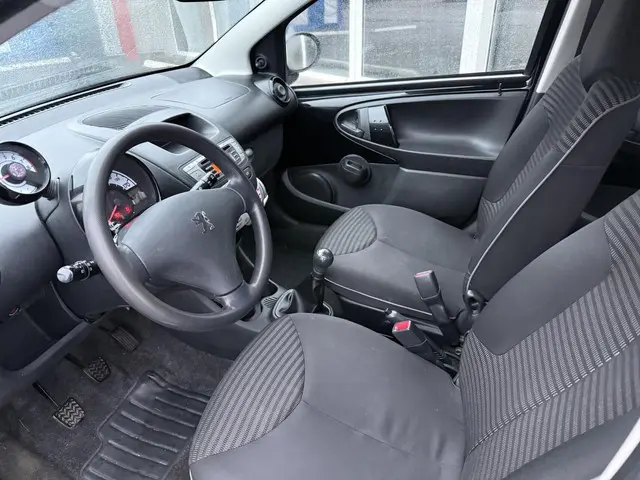 Peugeot 107 1.0 Sportium 2013 Benzine 4