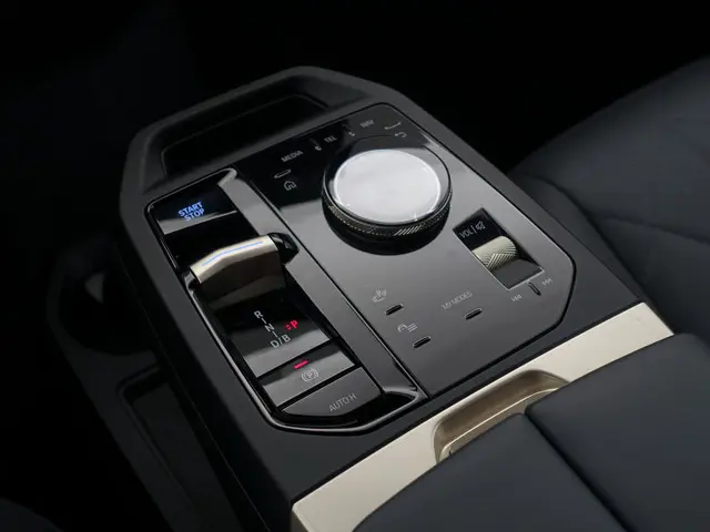 BMW iX xDrive40 M Sport Plus 77 kWh- 2023 Elektrisch 16