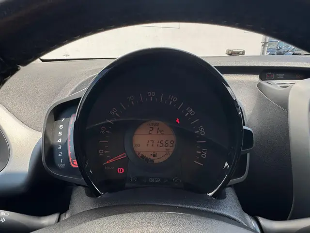 Toyota Aygo 1.0 VVT-i x-play 2017 Benzine 24