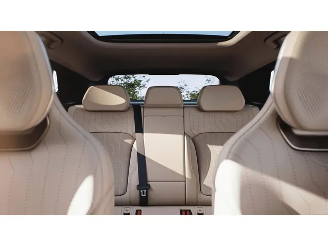 Lynk & Co 08 1.5 More 2025 Hybride Benzine 6
