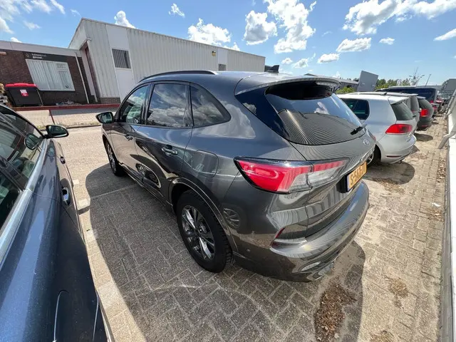 Ford Kuga 2.5 PHEV ST-Line X 2023 Hybride Benzine 5