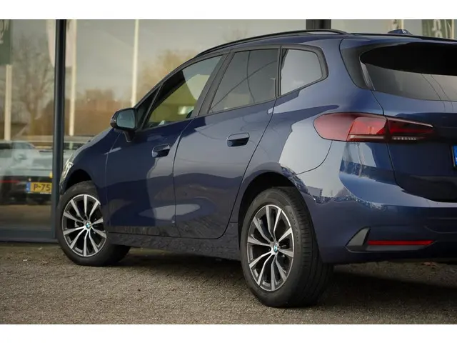 BMW 2 Serie Active Tourer 220i 2023 Hybride Benzine 50