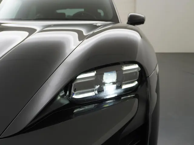 Porsche Taycan Performance 84 kWh 2023 Elektrisch 15