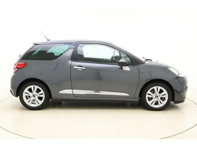 DS DS 3 1.2 PureTech 110pk So Red 2015 Benzine 9