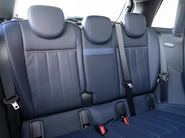 MINI 5-Deurs Cooper C Favoured 2025 Benzine 11