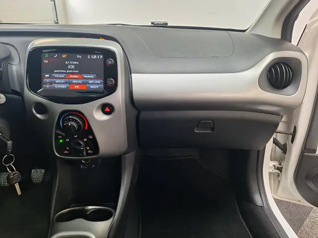 Toyota Aygo 2015. X-Play uitv. 42.000 km NAP. 2015 Benzine 19