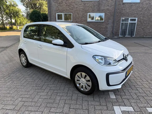 Volkswagen up! 1.0 BMT move up! 2017 Benzine 4