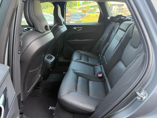 Volvo XC60 2.0 B5 Momentum Pro 2020 Benzine 6