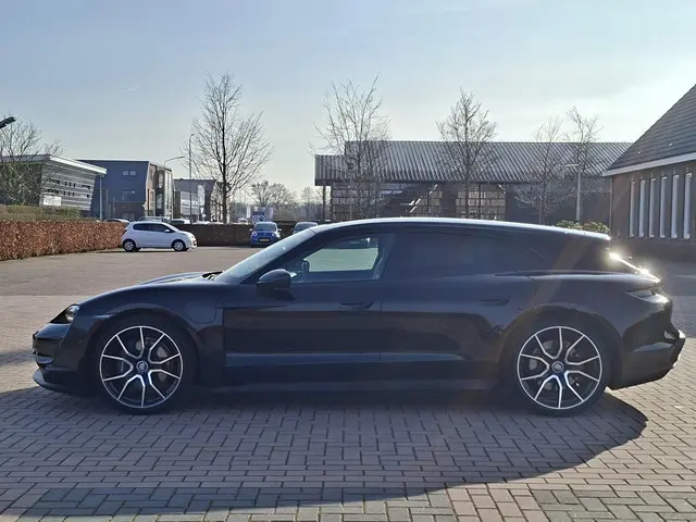 Porsche Taycan Sport Turismo 93 kWh 2022 Elektrisch 4