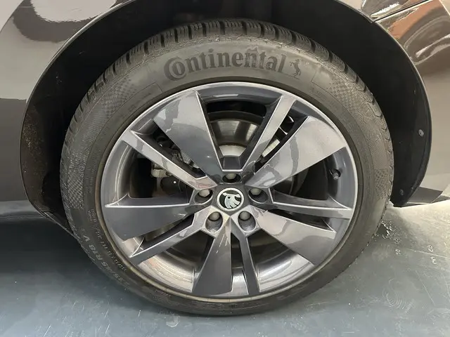 Škoda Superb 1.5 TSI Business Edition 2019 Benzine 31