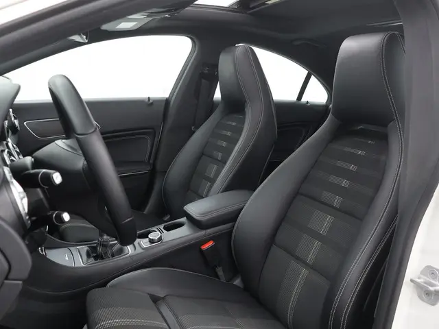 Mercedes-Benz CLA 180 Ambition 2016 Benzine 26