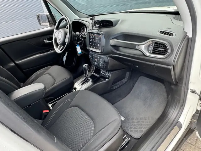 Jeep Renegade 1.3T Limited / Navi / Trekhaak 2019 Benzine 19